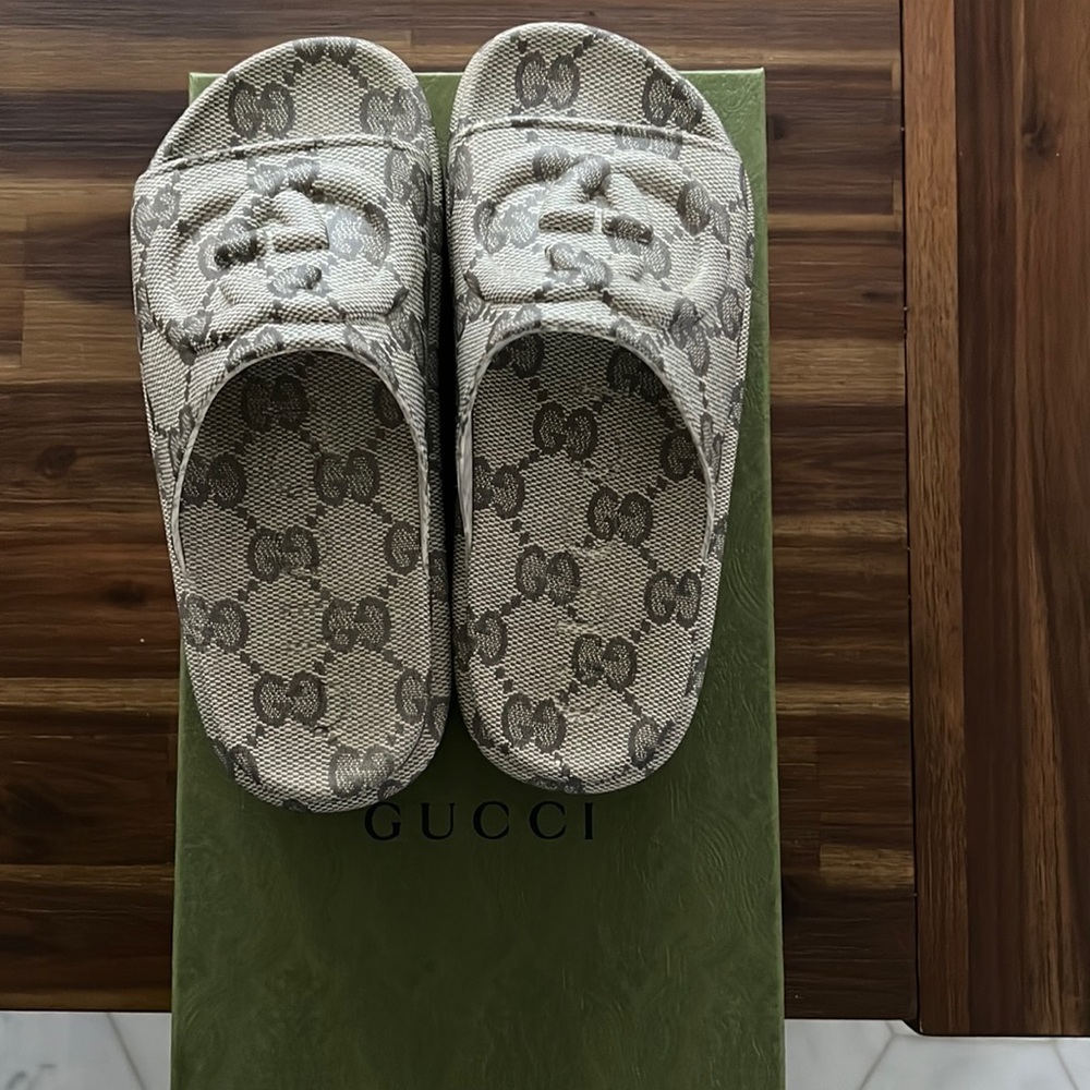 AUTHENTIC Gucci Slide Sandal with Interlocking G